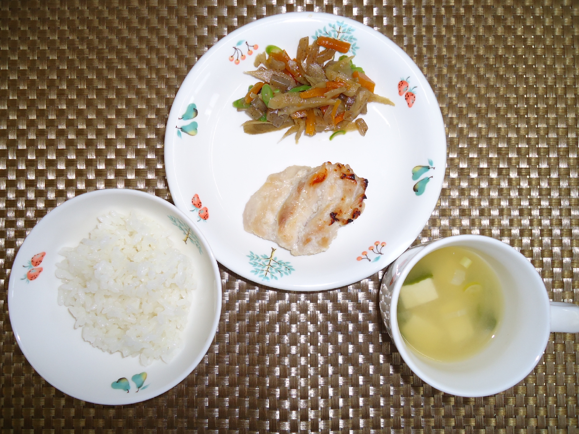 🌷４月６日給食とおやつ🌷