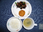 🌷２月１０日の給食とおやつ🌷