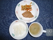 🌷２月２６日の給食とおやつ🌷